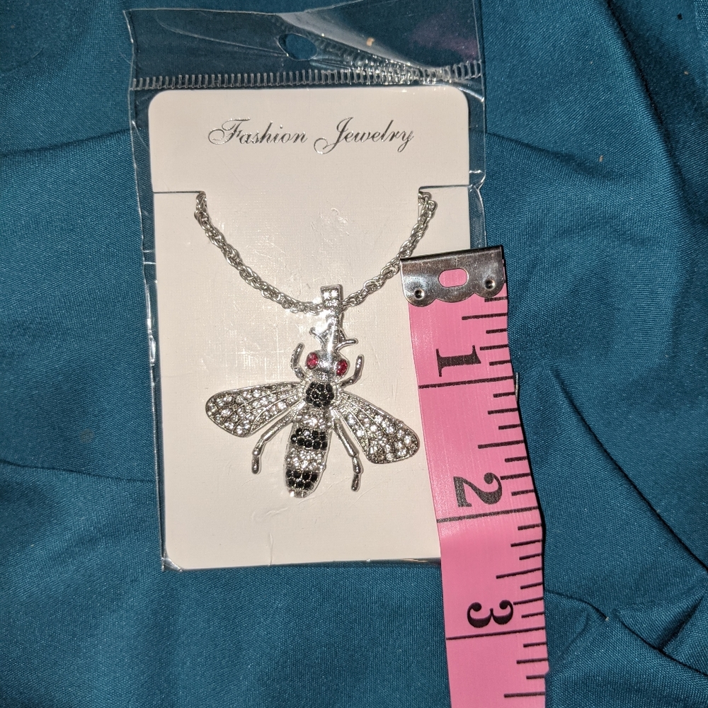 Bee pendant and chain
